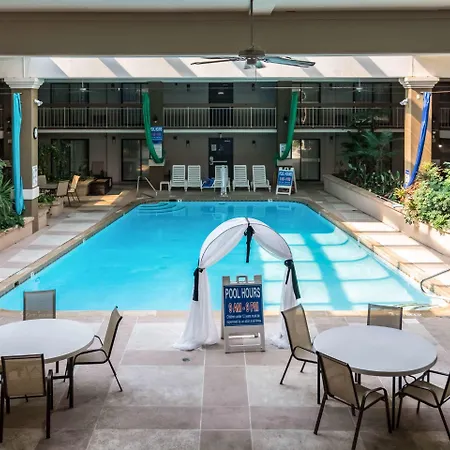 Plaza Inn & Suites-3