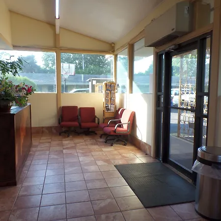 Rodeway Inn-3