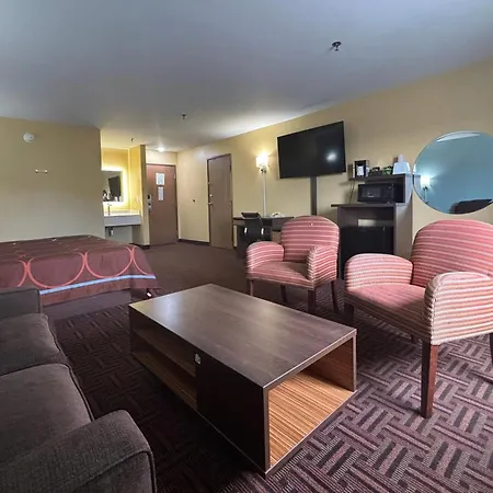 Super 8 By Wyndham Peoria-3