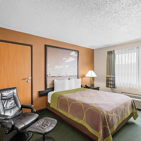 Super 8 By Wyndham Jefferson-2