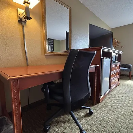 Super 8 By Wyndham Pontiac-3