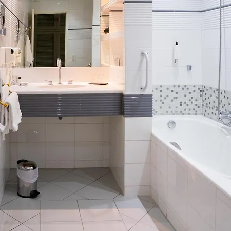 Logis Hotel Diana-3