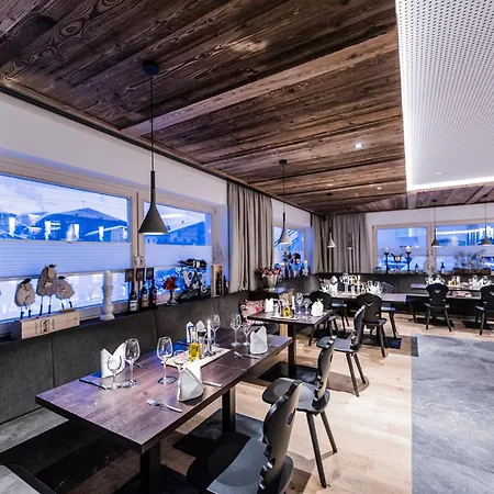 Hotel Central Bar & Restaurant-2