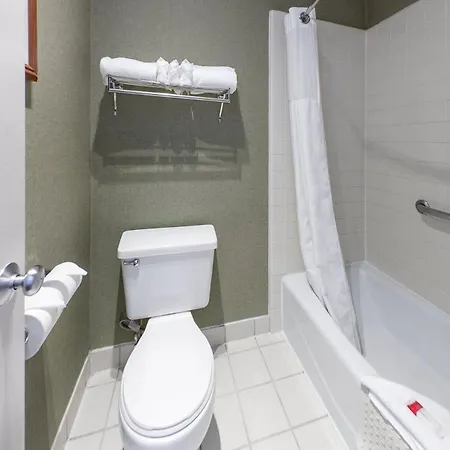 Ramada By Wyndham Costa Mesa/Newport Beach-2