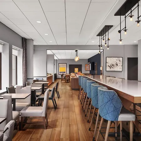 Hampton Inn & Suites Chicago-Downtown-2