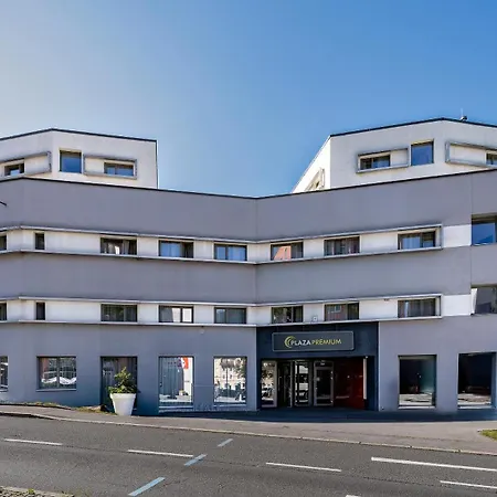 Plaza Premium Salzburg-3