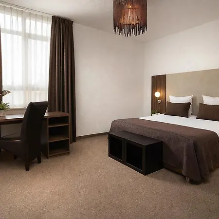 Hotel La Reine-2