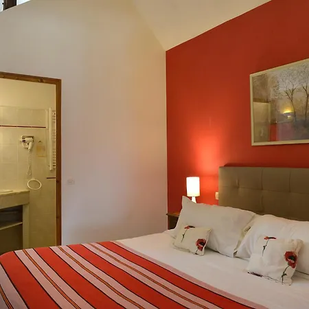 Logis Auberge Le Colombien-3