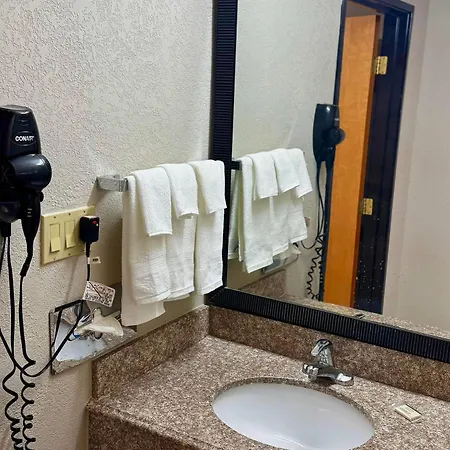 Days Inn By Wyndham Lincoln, Il Route 66-3