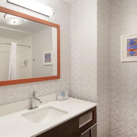 Hampton Inn & Suites Cleveland-Mentor-2