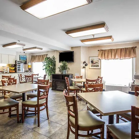 Econo Lodge Denver International Airport-3