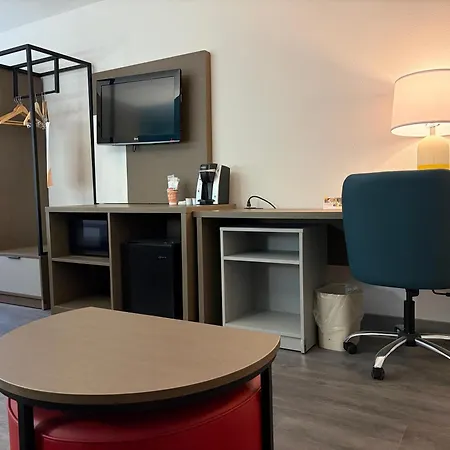 Comfort Inn & Suites-3