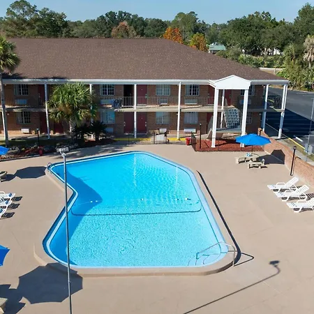 Super 8 By Wyndham Lake City-2