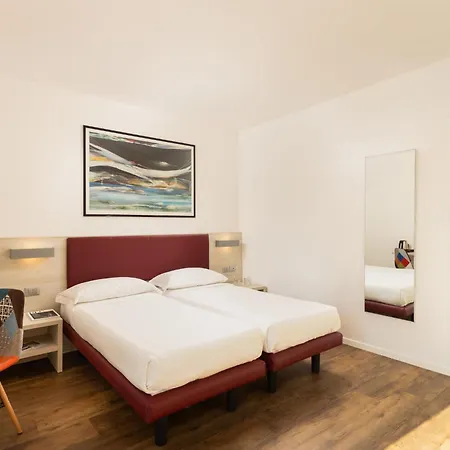 Hotel Villa Claudia-3