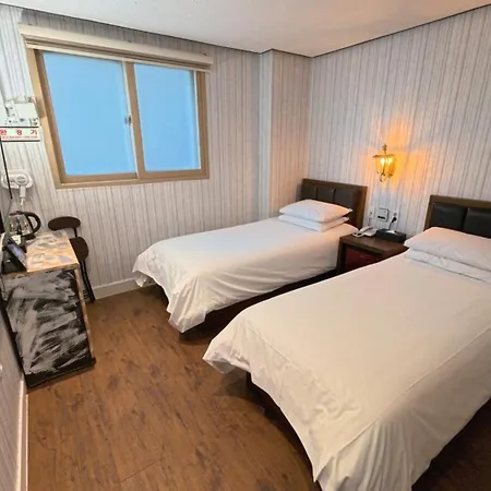 Friendly Dh Naissance Hotel By Mindrum Group-2
