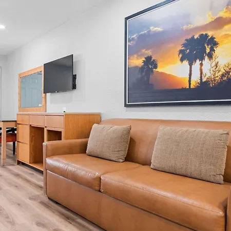 Econo Lodge Inn & Suites Sealy-3