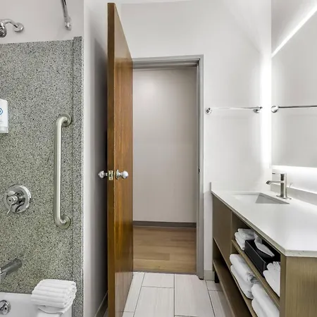 Comfort Suites London South-3