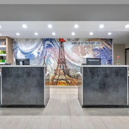 La Quinta Inn And Suites By Wyndham Paris-2