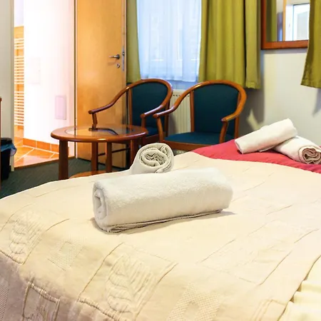 Broadway Guesthouse-2