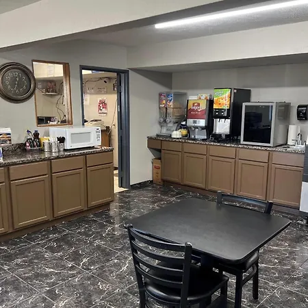 Days Inn By Wyndham Warrensburg-2