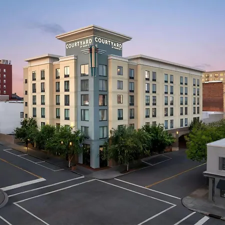 Courtyard By Marriott Wilmington Downtown/Historic District-3