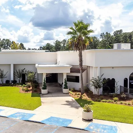 Cottonwood Suites Savannah Hotel & Conference Center-3