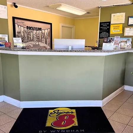 Super 8 By Wyndham Picayune-2