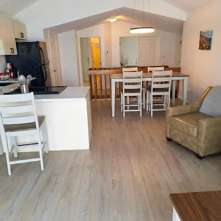 Pointes North Beachfront Hotel - 2 Person Spa Tub Studios-3