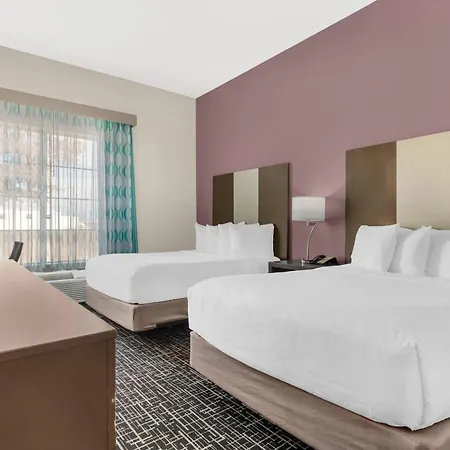 Comfort Inn & Suites-3