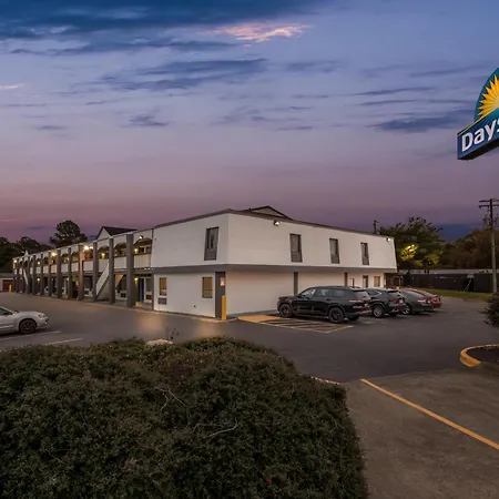 Days Inn By Wyndham Chesapeake-3