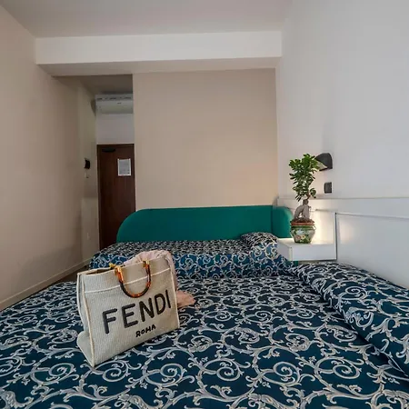 Hotel 2000-2