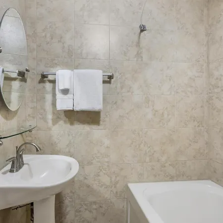 Best Western Plus Swiss Chalet Hotel & Suites-3