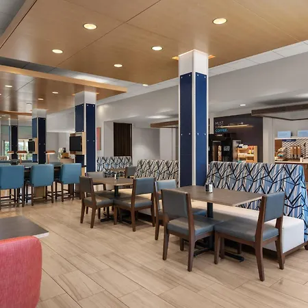 Holiday Inn Express Queensbury-Lake George Area By Ihg-3