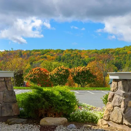 Courtyard By Marriott Lenox Berkshires-2
