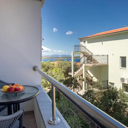 Apartments Jakic 1-2