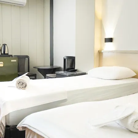 Hotel Gueleryuez 2-3