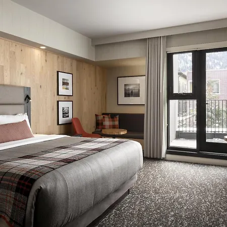Peaks Hotel And Suites-2