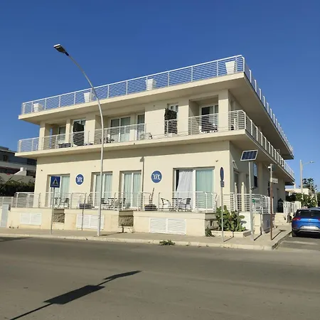 White Apartments & Spa-3