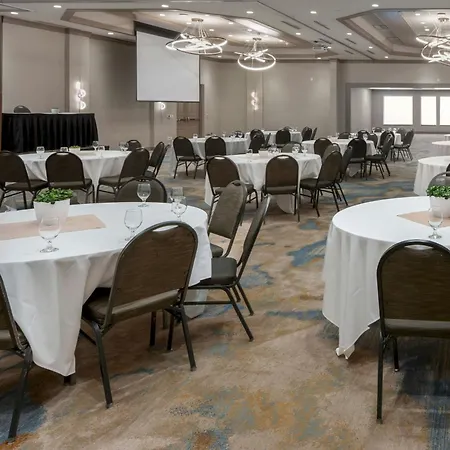 Oshkosh Marriott Waterfront Hotel & Convention Center-2