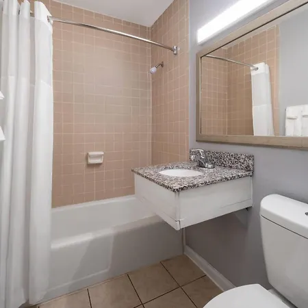 Super 8 By Wyndham Portsmouth - Norfolk-2