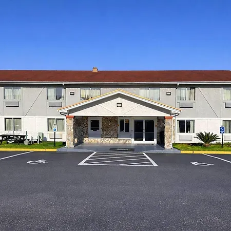 Rodeway Inn & Suites Jacksonville Near Camp Lejeune-2