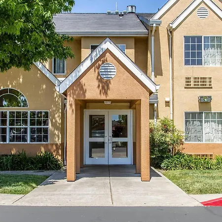 Econo Lodge Inn & Suites Santa Rosa South-2