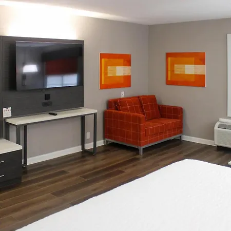 Clarion Pointe Marshall-3