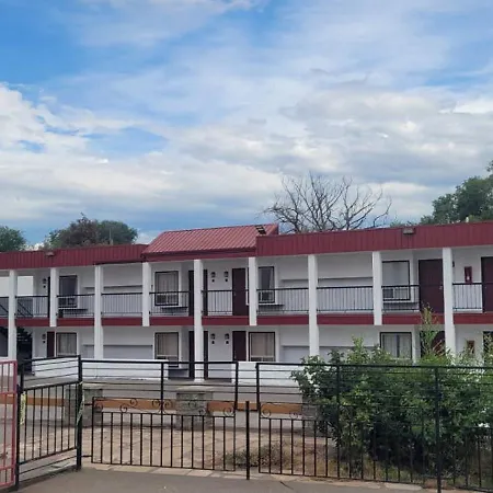 Red Arrow Inn & Suites, A Travelodge By Wyndham-3