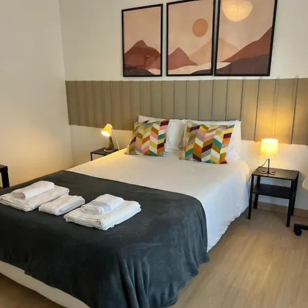 Alvalade II Airport Guest House-3