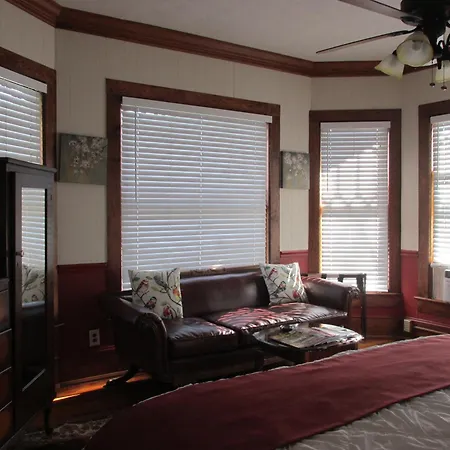 The Charleston Inn Hendersonville Nc-2