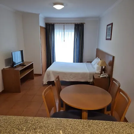 Apartamentos Turísticos Vila Praia-2