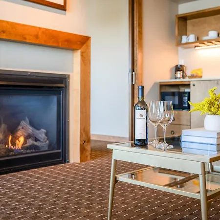 The Lodge At Columbia Point-2