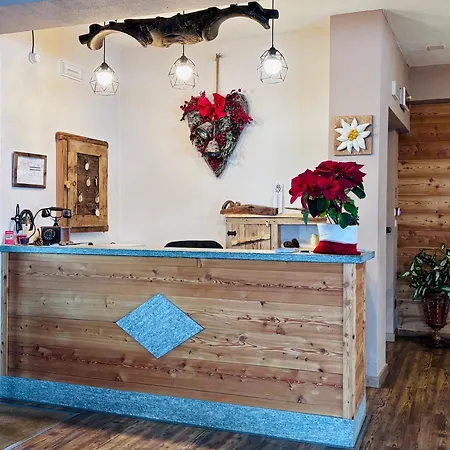 Hotel Piccolo Chalet-3