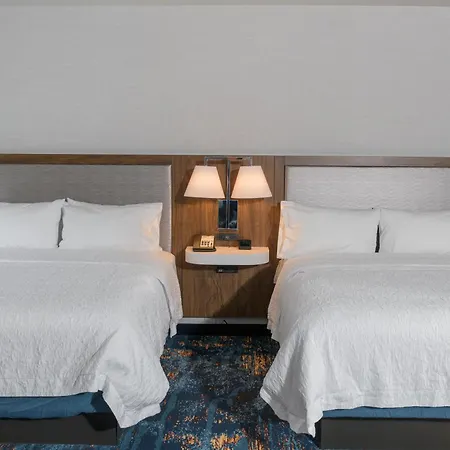 Hampton Inn & Suites Erie Bayfront-2